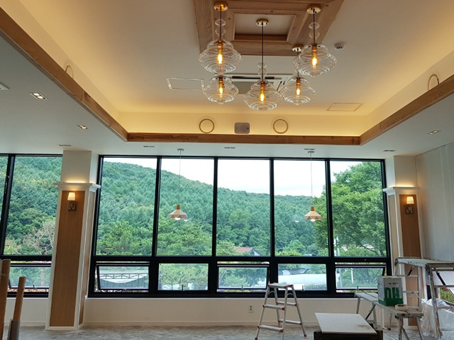 20240801132158_j5suvpAh.jpg_carousel_광진구창호공사_신성금속인테리어,중구창호공사,동대문구창호공사,광진구창호공사,성동구창호공사,중랑구창호공사,샷시,판넬,알미늄,스텐,강화도어,방충망,방범창